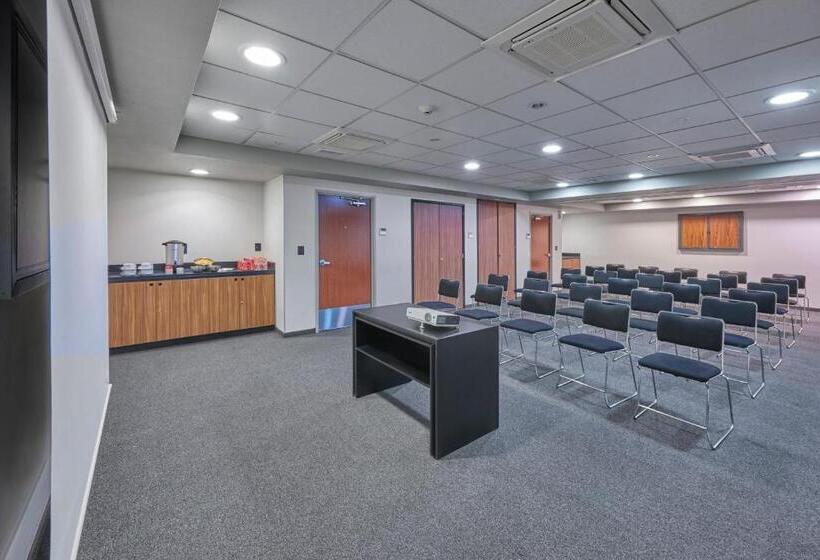 Отель City Express By Marriott Ciudad De México Plaza Central