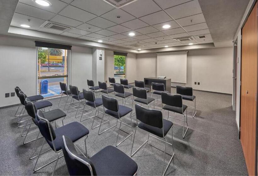 Отель City Express By Marriott Ciudad De México Plaza Central