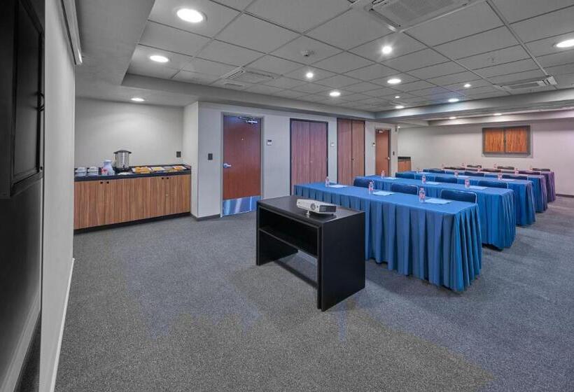 Отель City Express By Marriott Ciudad De México Plaza Central