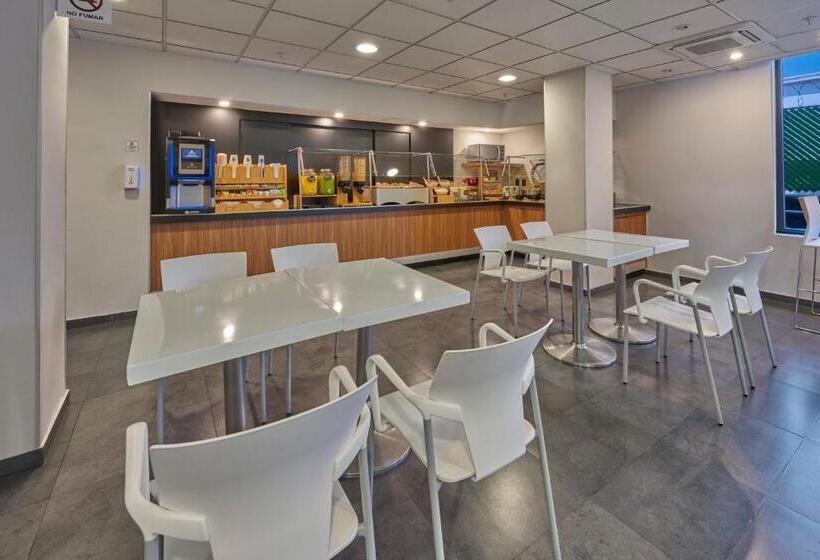 Отель City Express By Marriott Ciudad De México Plaza Central