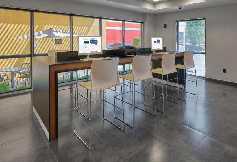 Отель City Express By Marriott Ciudad De México Plaza Central