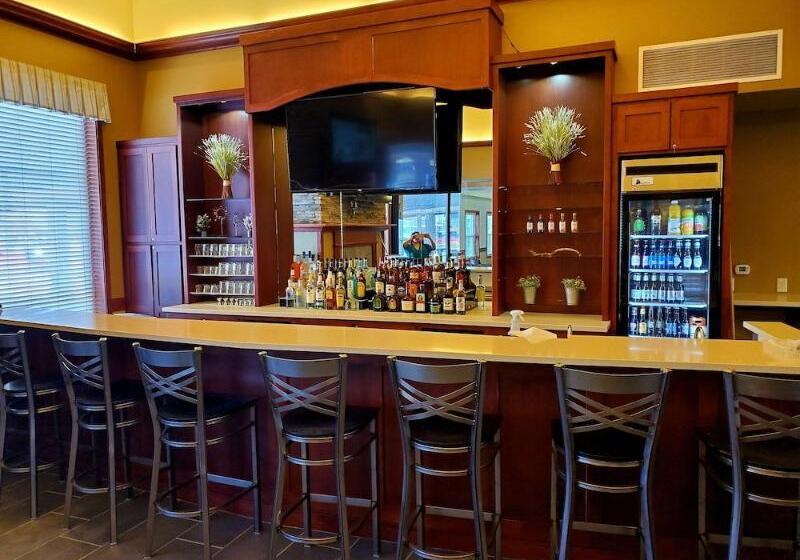 Clarion Hotel & Suites