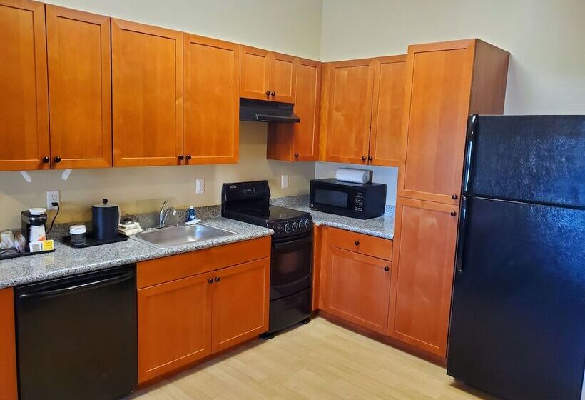 Clarion Hotel & Suites