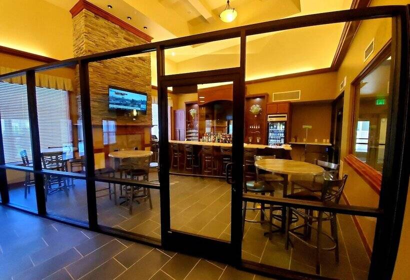 Clarion Hotel & Suites