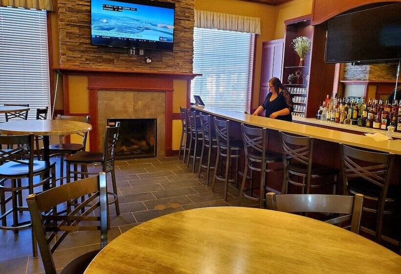 Clarion Hotel & Suites