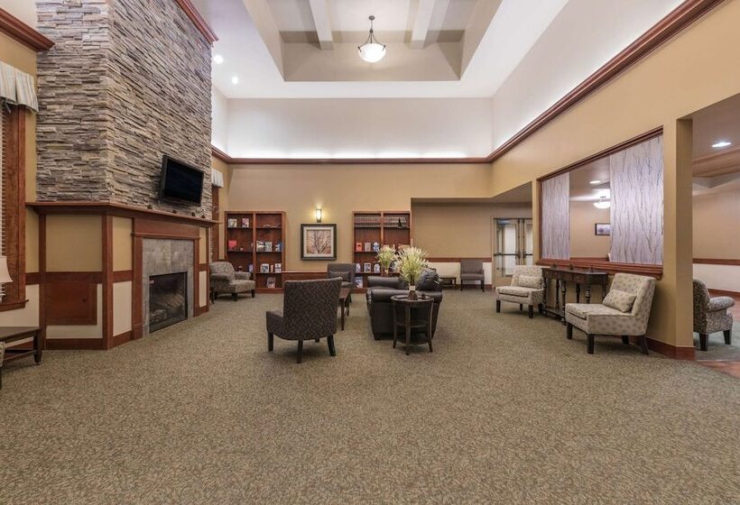 Clarion Hotel & Suites