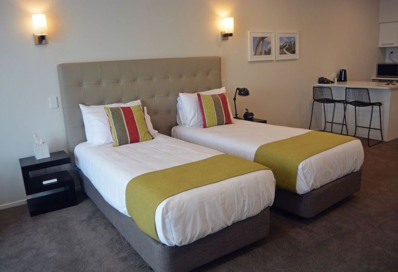 Отель Clarion Suites Ambassador