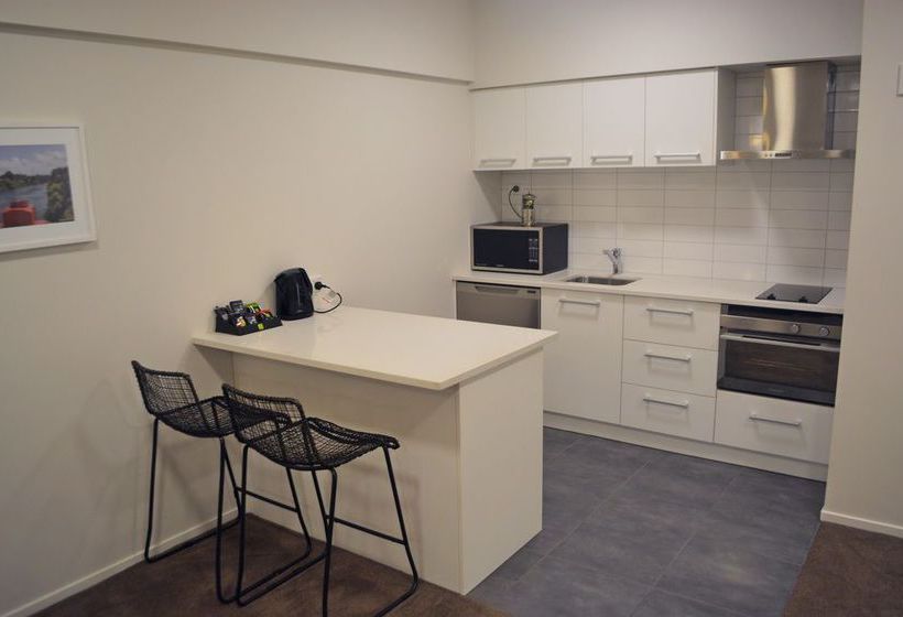 Отель Clarion Suites Ambassador