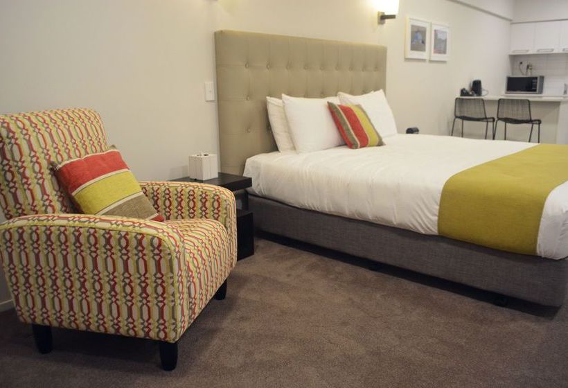 Отель Clarion Suites Ambassador