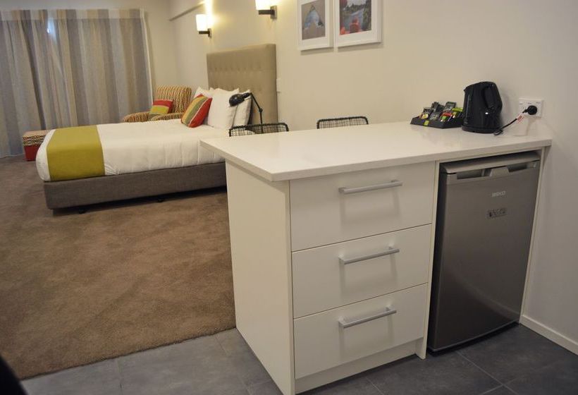 Отель Clarion Suites Ambassador