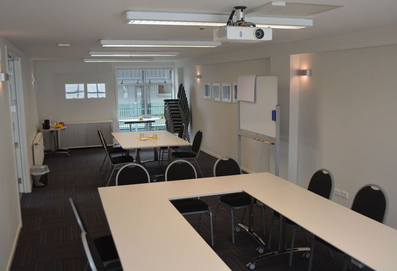 Отель Clarion Suites Ambassador