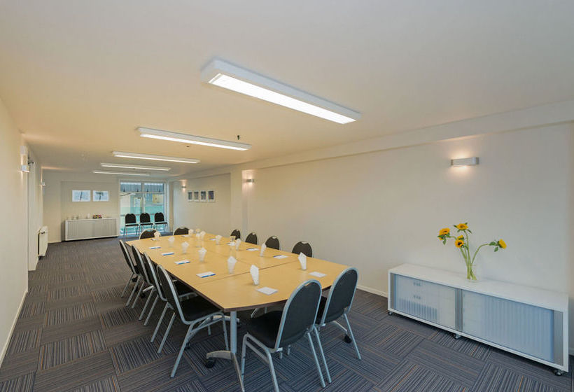 Отель Clarion Suites Ambassador