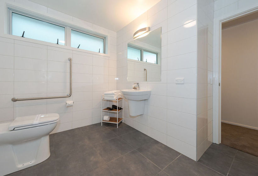 Отель Clarion Suites Ambassador