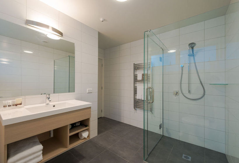 Отель Clarion Suites Ambassador