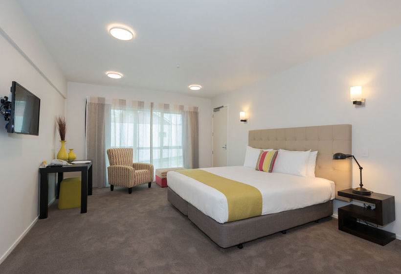 Отель Clarion Suites Ambassador