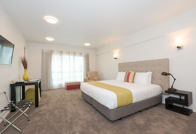 Отель Clarion Suites Ambassador