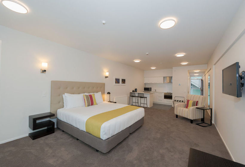 Отель Clarion Suites Ambassador