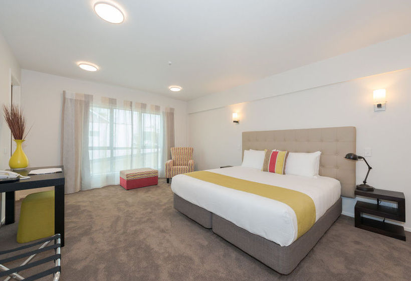 Отель Clarion Suites Ambassador