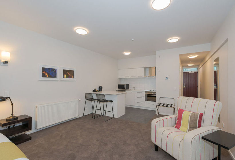 Отель Clarion Suites Ambassador