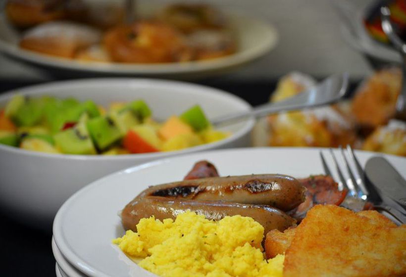 Отель Clarion Suites Ambassador