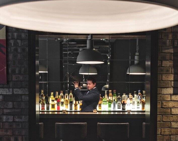 בית מלון כפרי Dakota Edinburgh