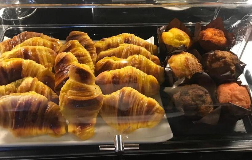 Отель Emaj Boutique