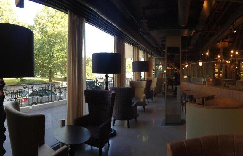 First Hotel Central