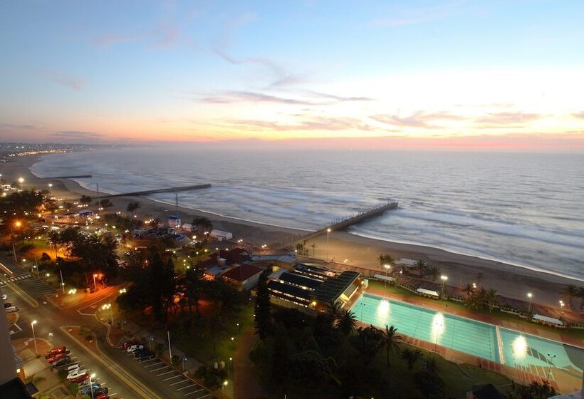 בית מלון כפרי First Group The Palace Allsuite