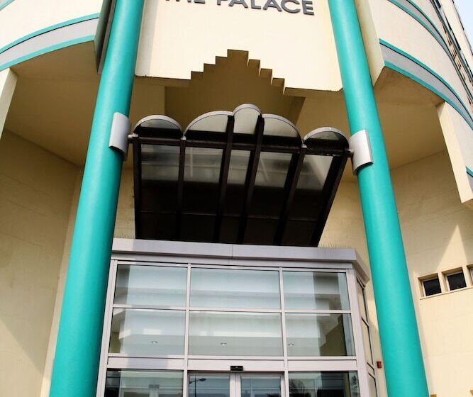 בית מלון כפרי First Group The Palace Allsuite