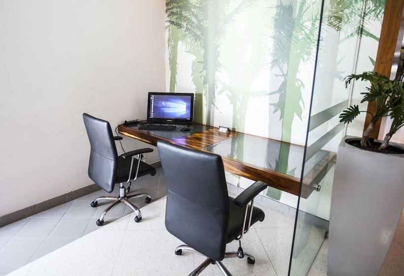 ホテル First Group The Palace Allsuite