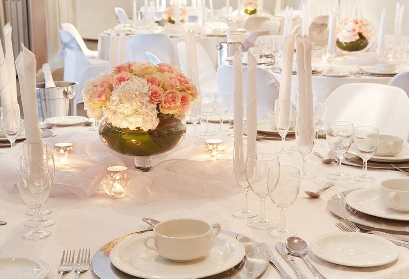 בית מלון כפרי First Group The Palace Allsuite