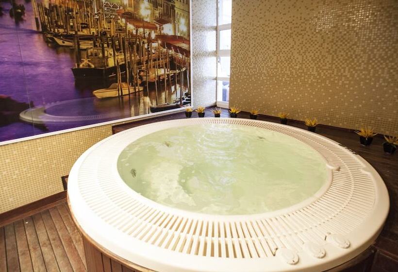 בית מלון כפרי First Group The Palace Allsuite