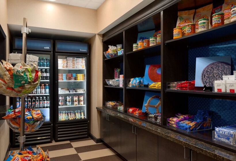 בית מלון כפרי Hampton Inn & Suites Parkersburg Downtown