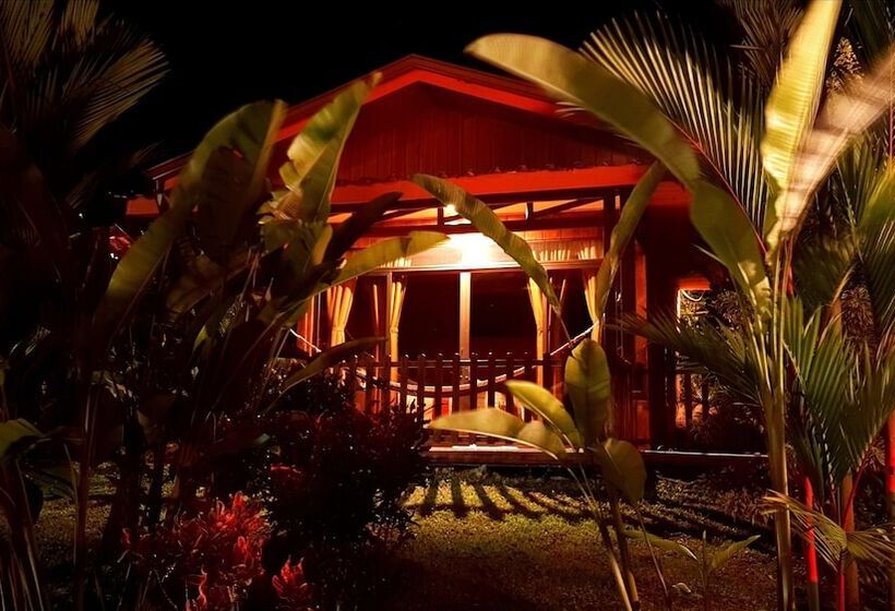 فندق Heliconias Nature Inn & Hot Springs