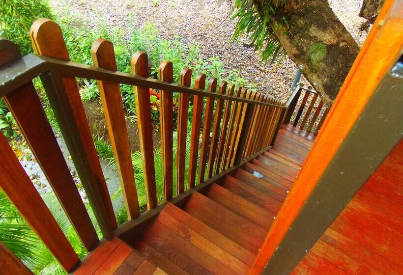 فندق Heliconias Nature Inn & Hot Springs