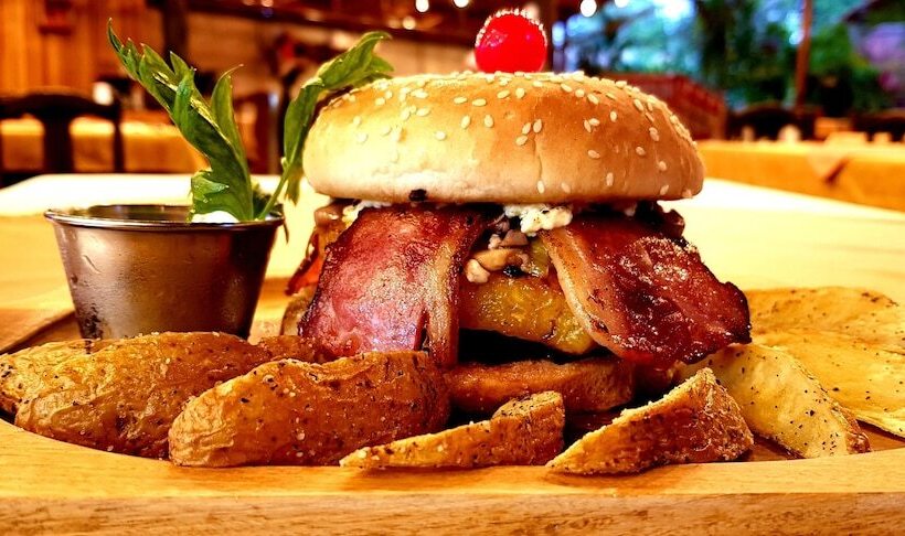 فندق Heliconias Nature Inn & Hot Springs