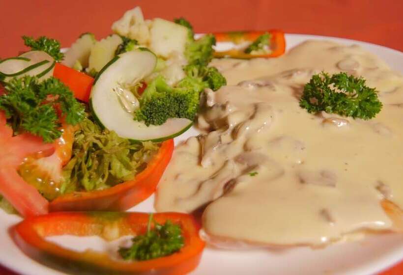 فندق Heliconias Nature Inn & Hot Springs