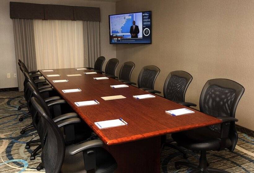 فندق Holiday Inn Express & Suites Omaha South Ralston Arena, An Ihg