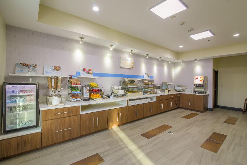 Отель Holiday Inn Express & Suites Raymondville By Ihg