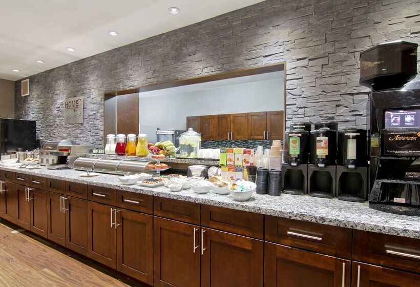 호텔 Home Inn & Suites Regina Airport