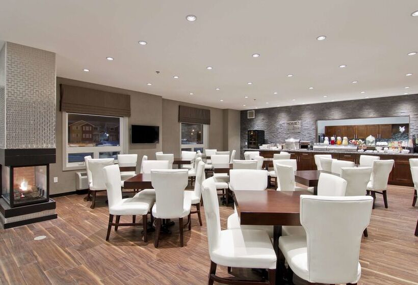 בית מלון כפרי Home Inn & Suites Regina Airport