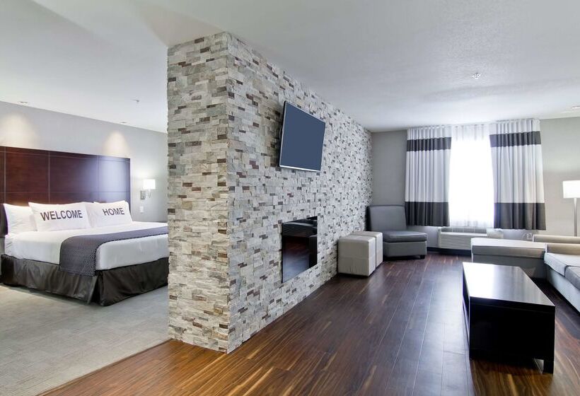 בית מלון כפרי Home Inn & Suites Regina Airport