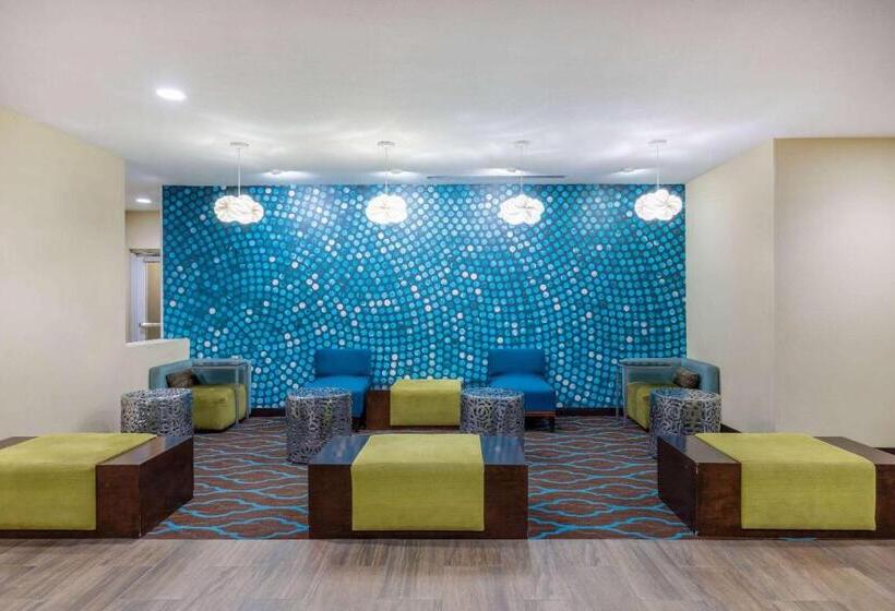 فندق La Quinta By Wyndham Artesia