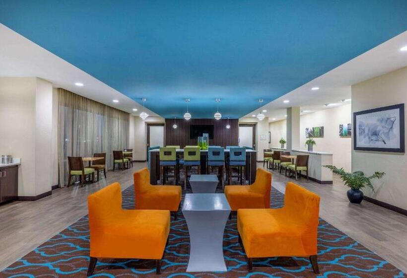 فندق La Quinta By Wyndham Artesia