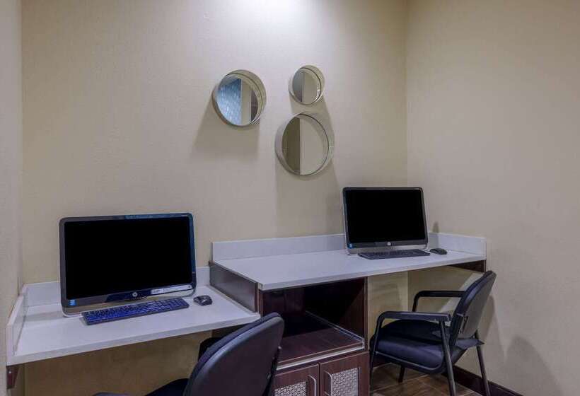 فندق La Quinta By Wyndham Artesia