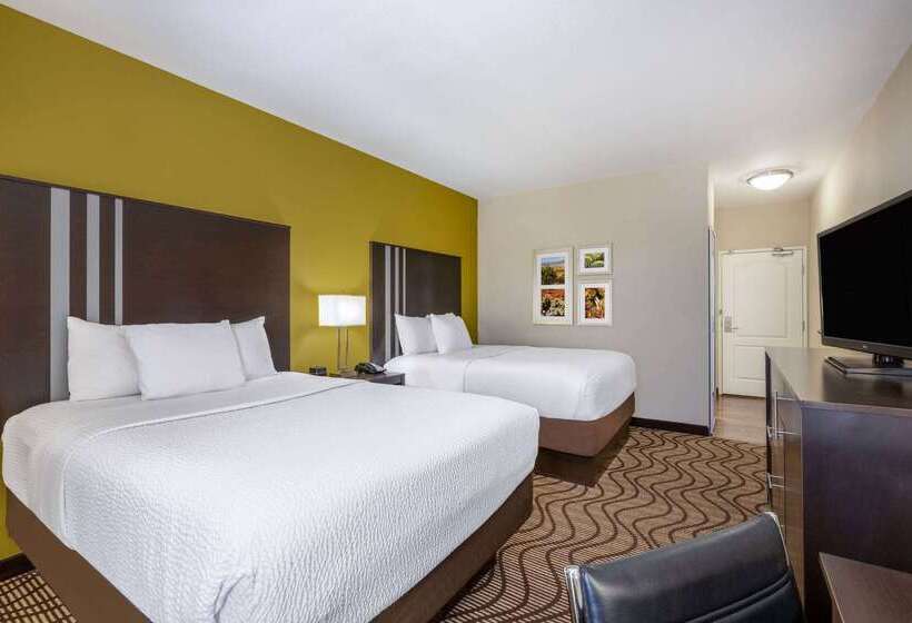 فندق La Quinta By Wyndham Artesia