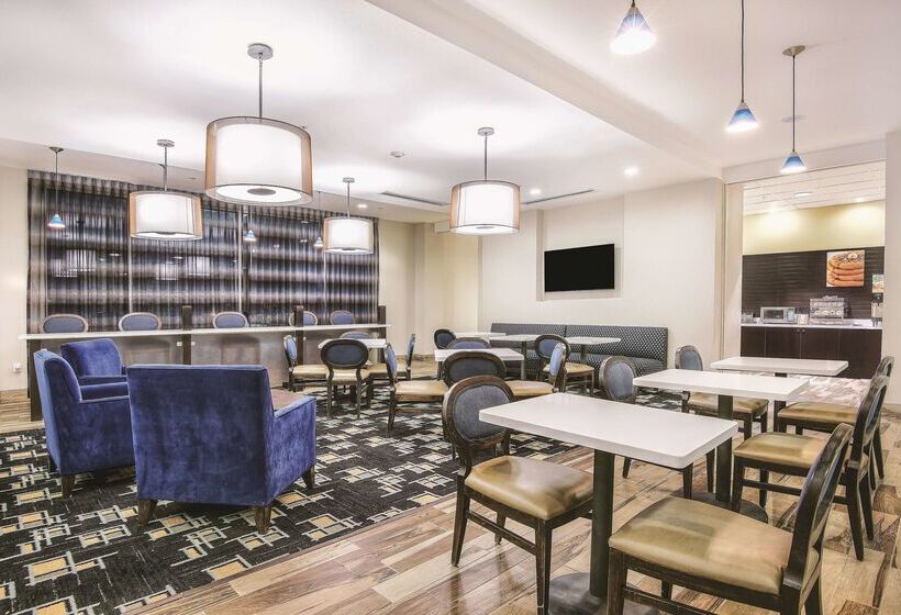 酒店 La Quinta By Wyndham Karnes City   Kenedy