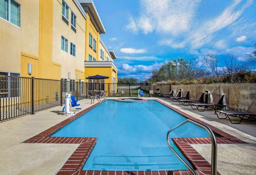 酒店 La Quinta By Wyndham Karnes City   Kenedy