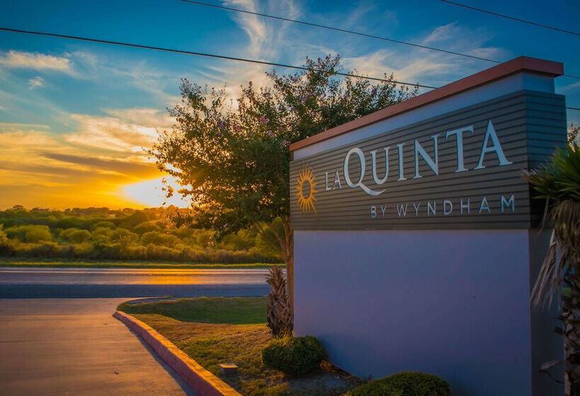 酒店 La Quinta By Wyndham Karnes City   Kenedy