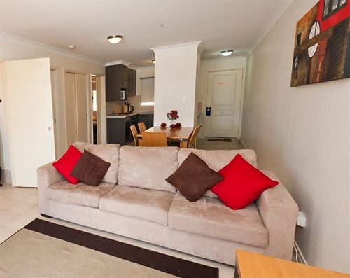 هتل Lakeside Apartments And River Resort Villas